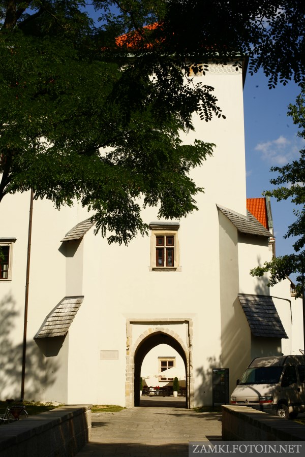 Brama do zamku w Szydłowcu