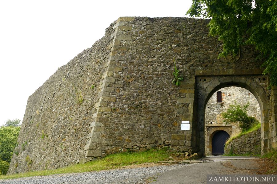 Mury zamku Hukvaldy