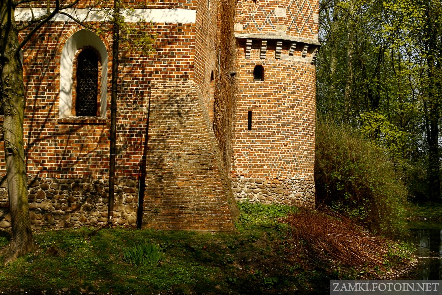 Walory obronne zamku w Oporowie