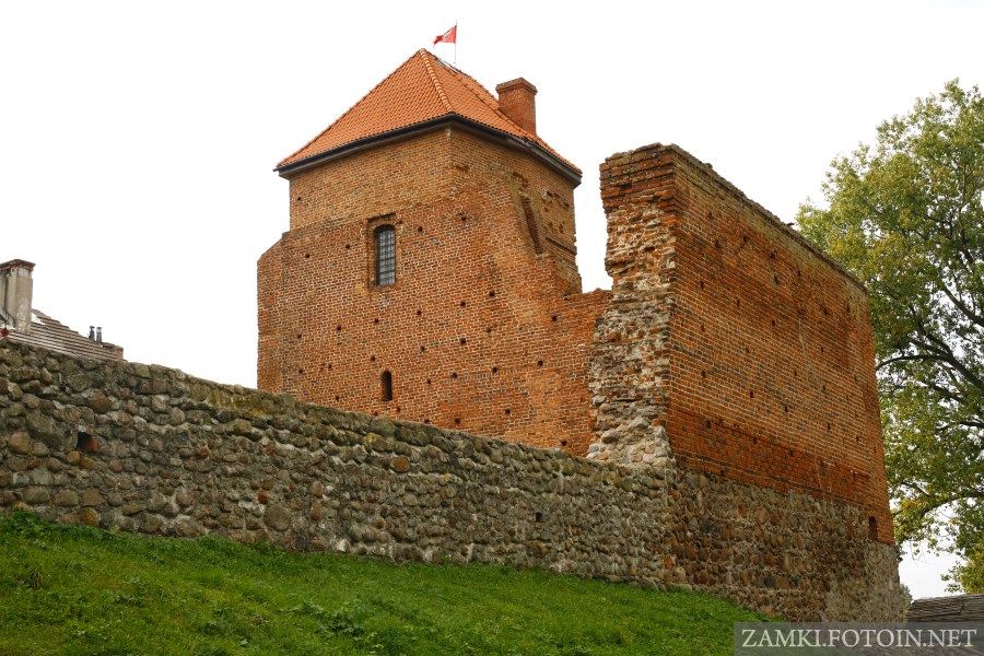Północny mur zamku w Liwie