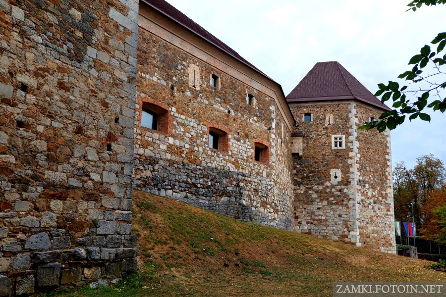 Zewnętrzne mury zamku w Lublanie