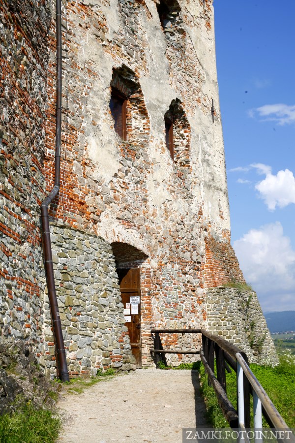 Brama zamku Czorsztyńskiego