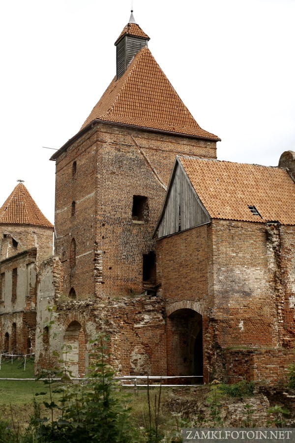 Wieża bramna zamku w Szymbarku