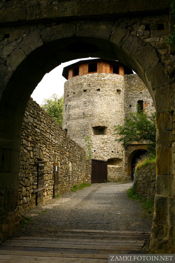 Główne wejście do zamku Hukvaldy