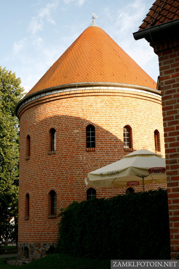 Zamek pomiędzy jeziorami Kisajno i Niegocin