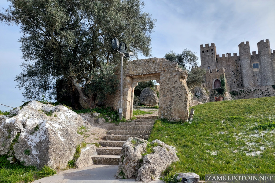 Północna elewacja zamku Óbidos